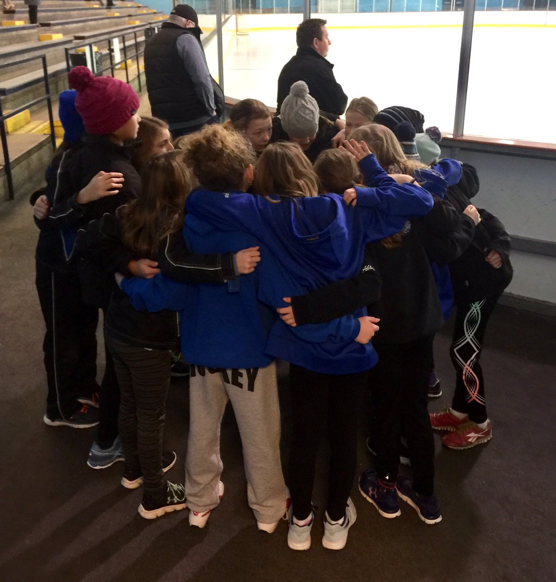 lisafranche's tweet photo. Pre finals huddle!! #GoIceGo #OttawaIce https://t.co/1O4pBx6WvT