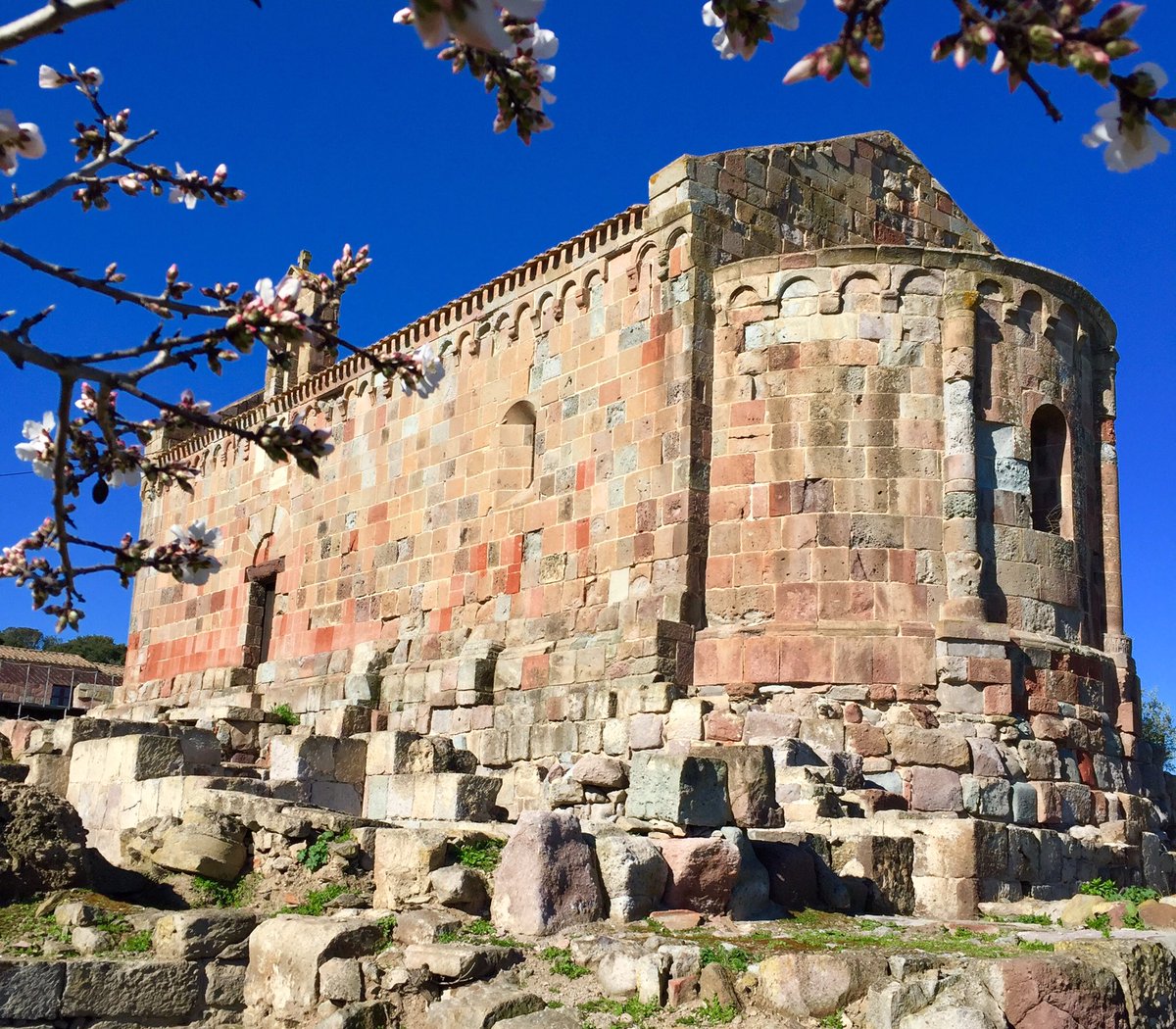 vaccapina's tweet photo. Oggi la Chiesa di San Lussorio a Fordongianus si presenta così https://t.co/DdBwMvgBNF