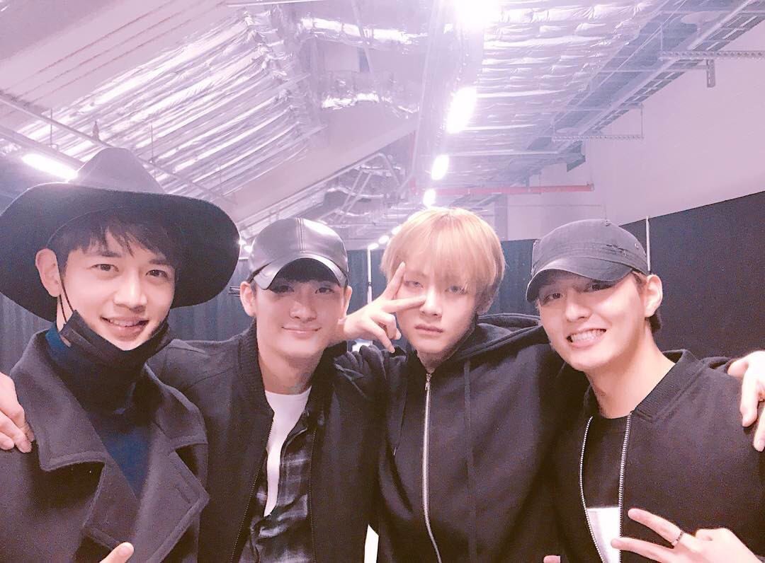taehyungpic's tweet image. Yoonwoo posted a photo with Minho   ,Taehyung and Jihan 

Hwarang Family 👬💕💕