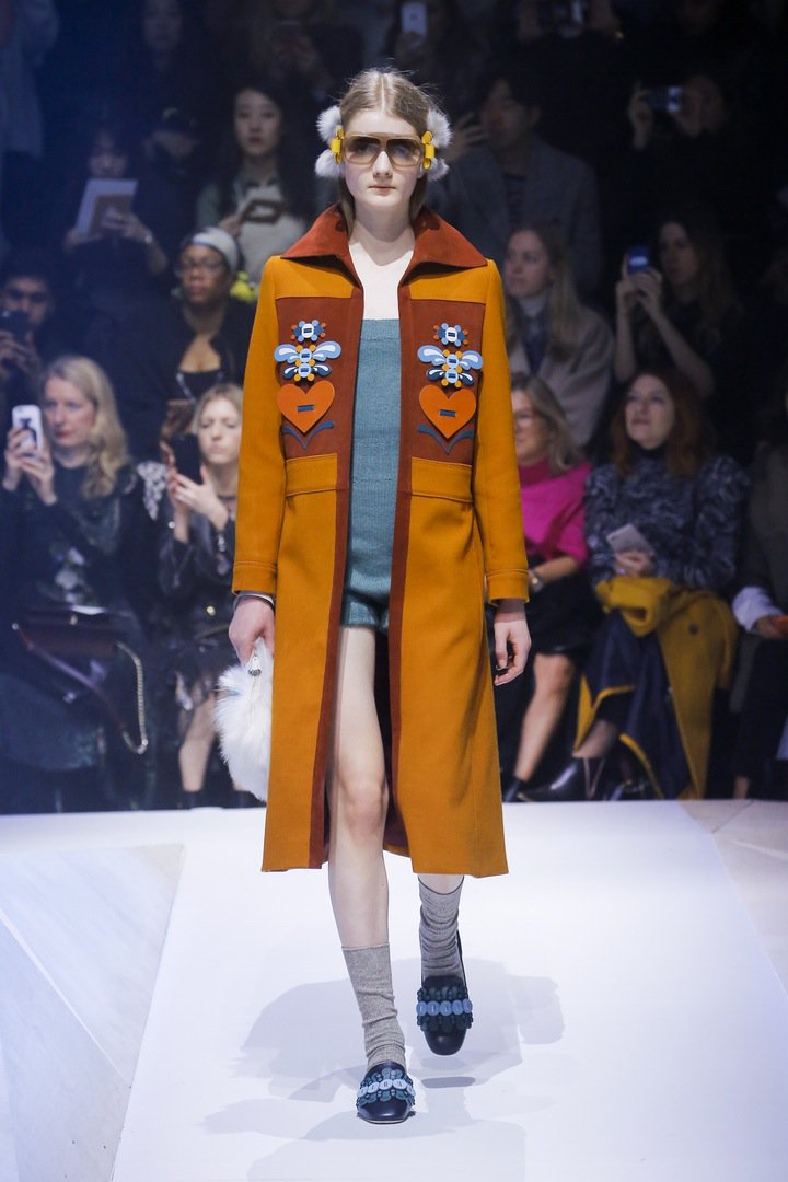 BoF's tweet photo. Just in: See all the looks from @anyahindmarch Autumn 2017. https://t.co/6Ir93SQF3b #LFW #BoFW https://t.co/3RC2HnUDcs