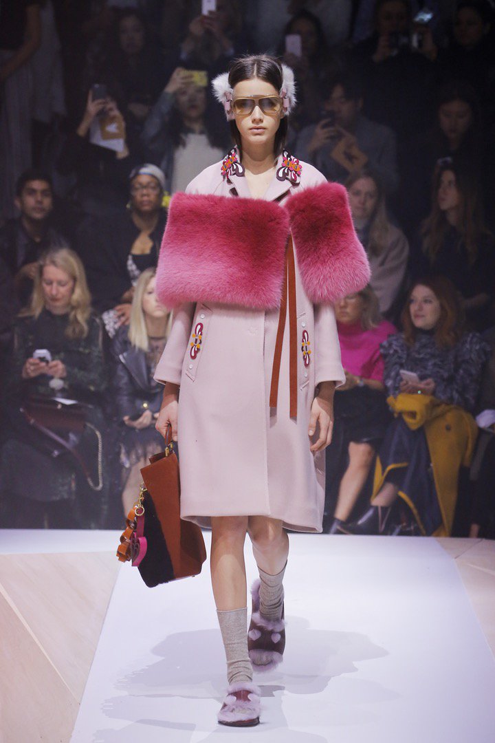 BoF's tweet photo. Just in: See all the looks from @anyahindmarch Autumn 2017. https://t.co/6Ir93SQF3b #LFW #BoFW https://t.co/3RC2HnUDcs