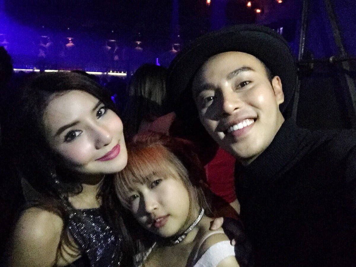Natayu8's tweet photo. ใครคิดถึงพวกเราบ้าง มายเดี��ร์ ดิวอี้ ชีนุ๊ก #BadRomanceTheSeries @toldmemine @pparpraee ❤️❤️ https://t.co/sDScdQir2H