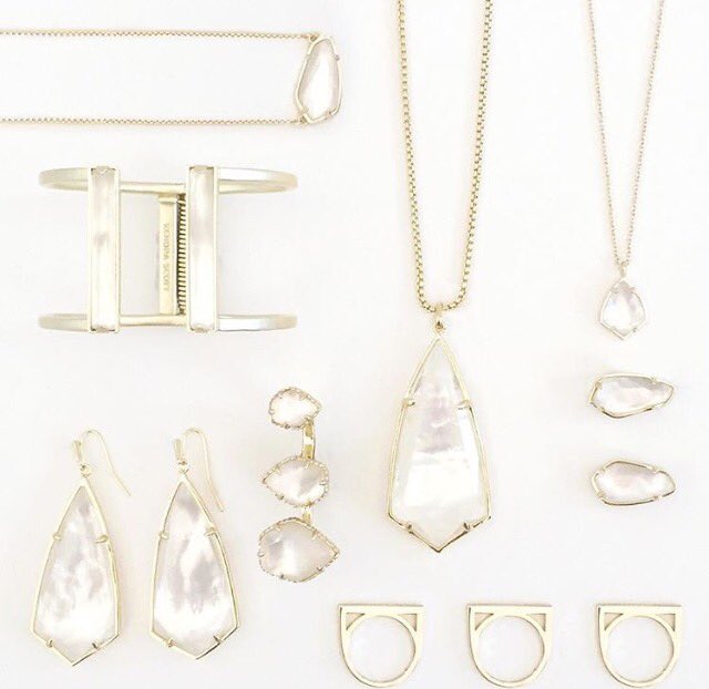 RoStylist's tweet photo. #longpendants #springfashion @KendraScott #personalstylist #fashion https://t.co/duIMsw2ORG