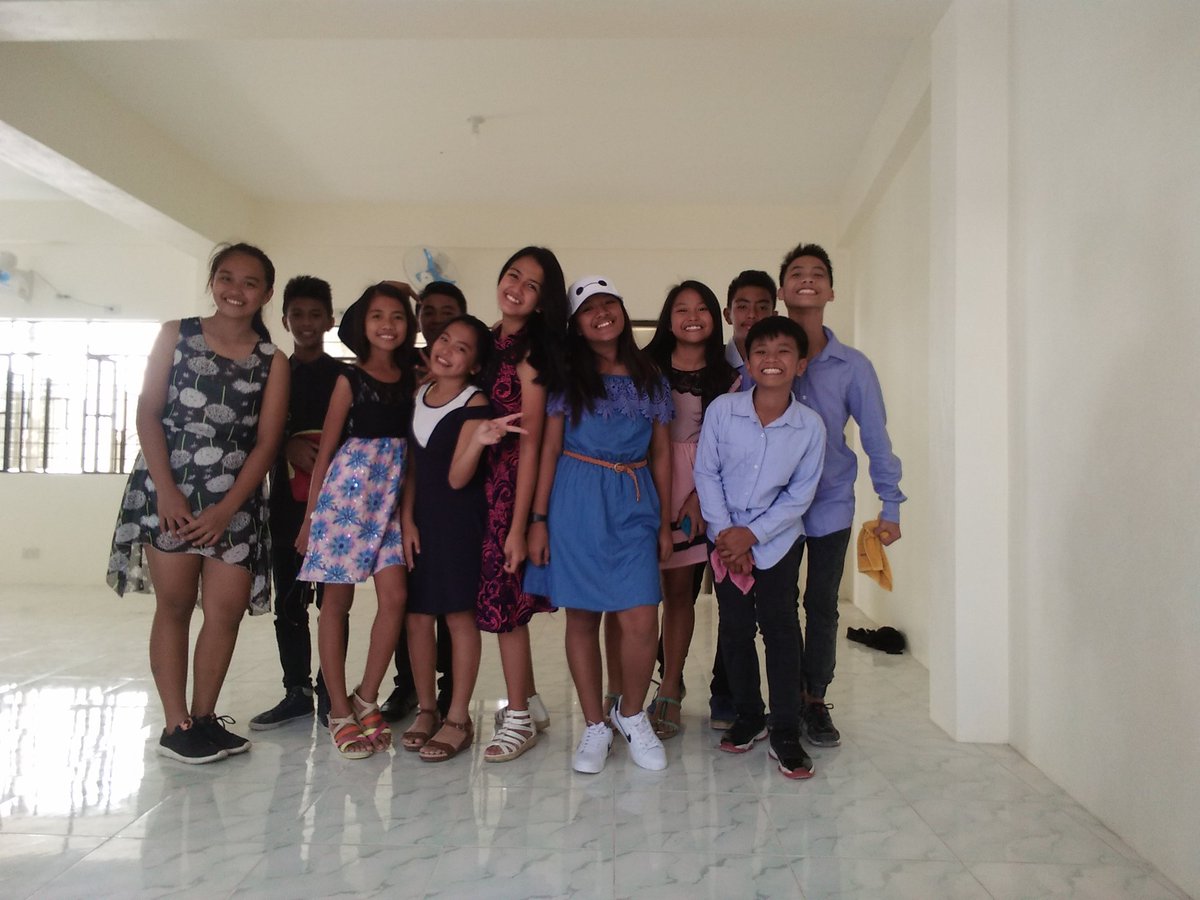 joymarallag's tweet image. Where not just a group of friends but also a family 😀💕💖
#groufiee
