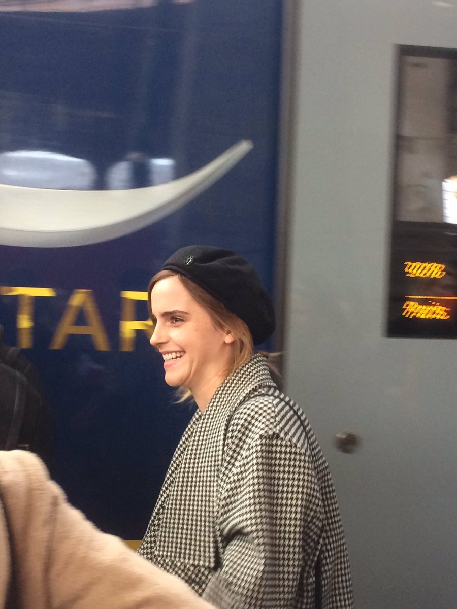 EmWatsonsDaily's tweet photo. NEW: Emma arriving in Paris today, for promoting BATB! https://t.co/w6d21wXf0Y