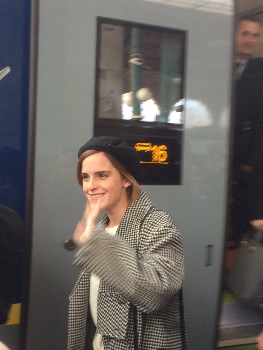 EmWatsonsDaily's tweet photo. NEW: Emma arriving in Paris today, for promoting BATB! https://t.co/w6d21wXf0Y