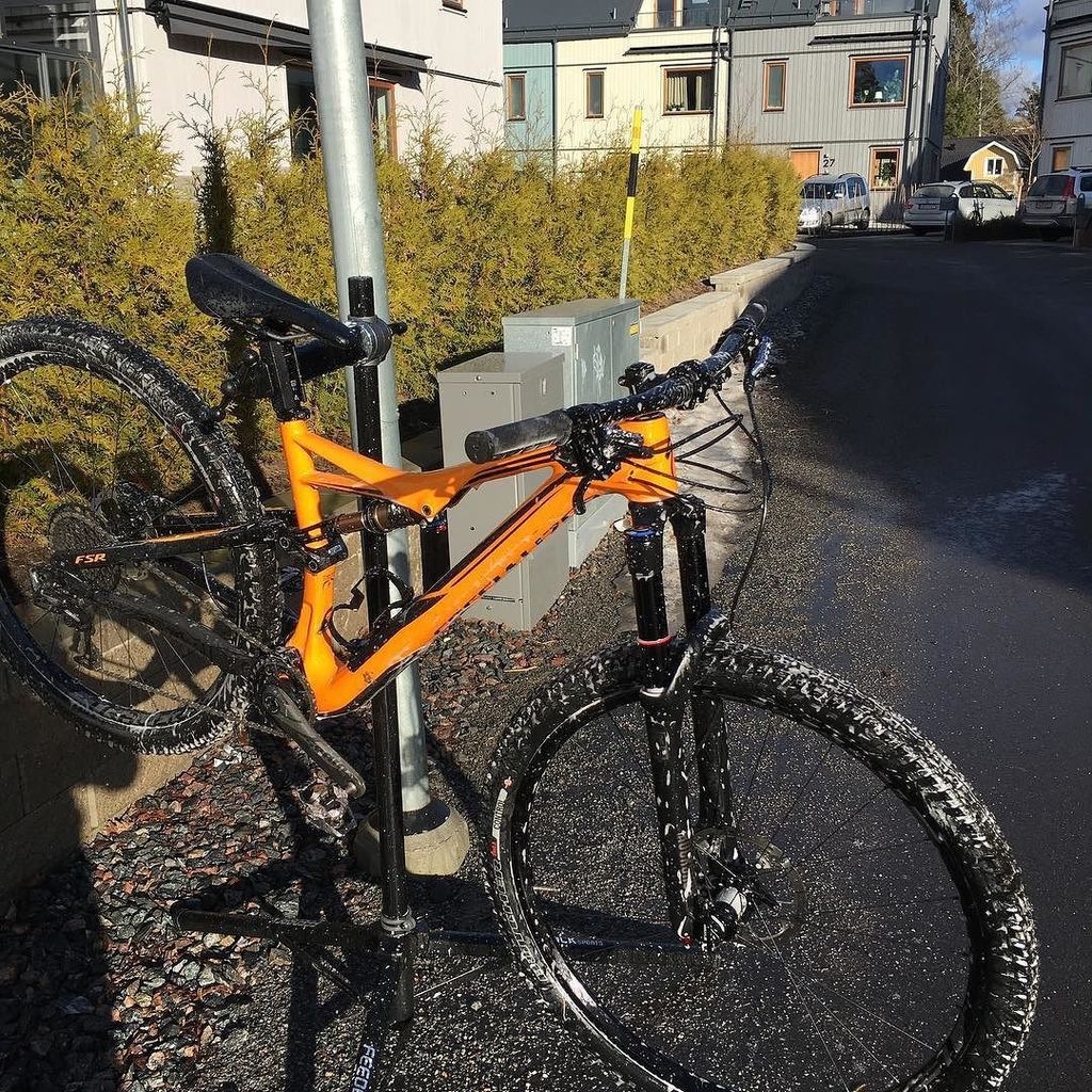 dthysell's tweet photo. Spring cleaning. #kommandoernst #iamspecialized #stumpjumper https://t.co/GPNV2177RR