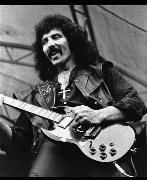 Neil: Happy Birthday to Black Sabbath\s Tony Iommi! What\s your fav Sabbath song? 