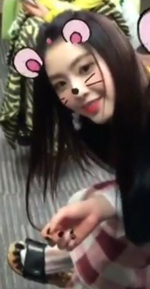 IRENEBAE_TH's tweet photo. [INSTIZ] รองเท้าที่ไอรีนใส่บ่อยๆ /ในภาพบอกว่าใส่แล้วสูงขึ้นถึง 4 cm. ค่ะ 😂 (baetoujours)
https://t.co/tkcZWBj3PS https://t.co/BR0DMfFuOl