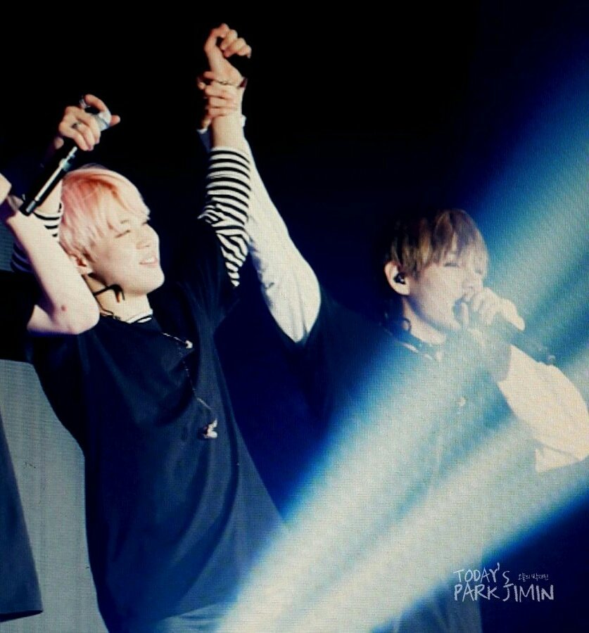 vminpics's tweet photo. #JIMIN #V https://t.co/krd9iaA88k