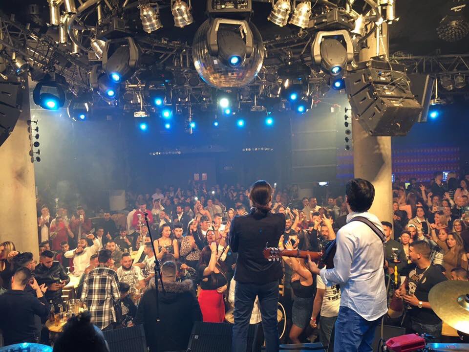 ESPECTACULAR <a href="/canelitareal/">C A N E L I T A</a> !! Lleno absoluto anoche en SEVILLA! Gracias por hacer INOLVIDABLE el concierto de anoche 👏🏽👏🏽👏🏽👏🏽👏🏽