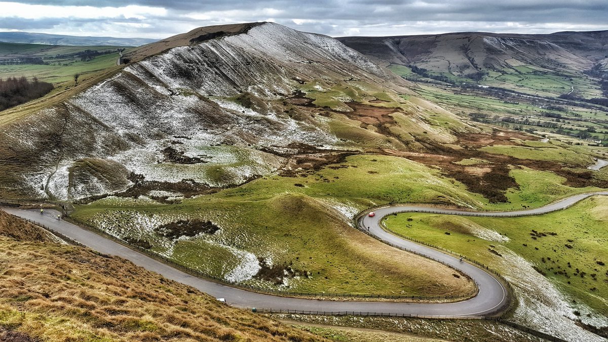 lakesandpeaks's tweet photo. Winter looks great in the Peak District. https://t.co/9MXCrGjYOe