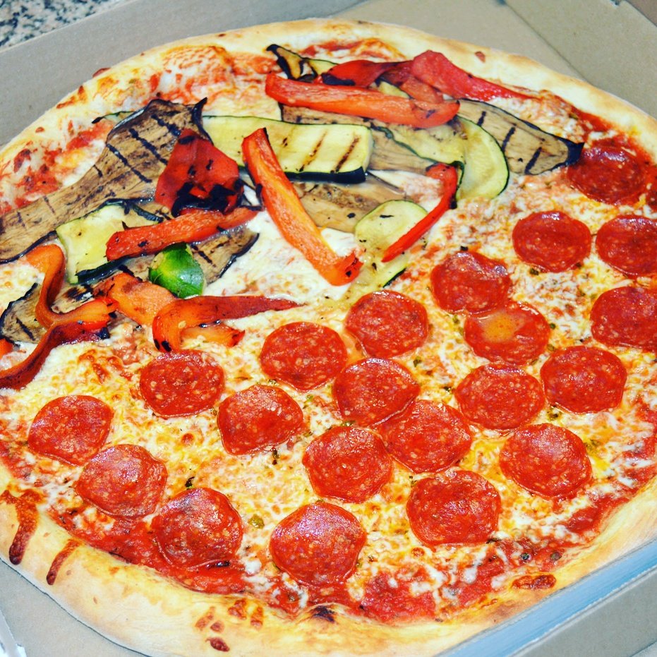 A perfectly made, baked and customized large Pizza. #pizza #mississauga #oakville #toronto #brampton