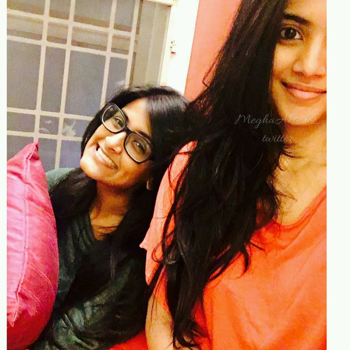 MeghaAkash_'s tweet photo. #MeghaAkash #EnaiNokiPaayumThota #Enpt #Dhanush @akash_megha https://t.co/gbVRvsJOMF
