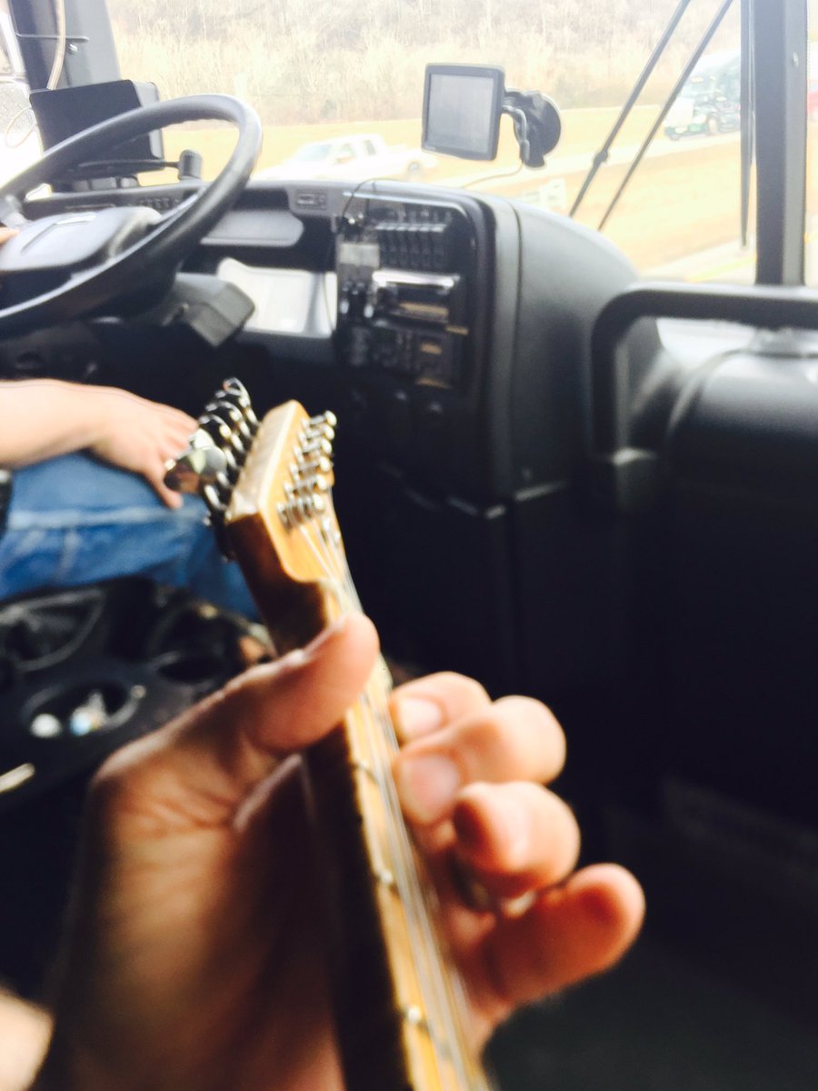 TheJimmyOShow's tweet photo. Pickin' my way back home...#telecaster #DiamondRio #guitar #countryguitar # https://t.co/Xn7kLIRXYj