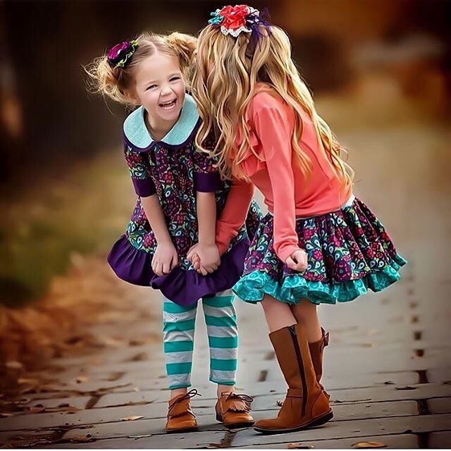 💕هناك أصدقاء يحتاجُهم ( عقلك ) 
و هناك أصدقاء يحتاجهم ( قلبك ) 
و هناك من تحتاجهم أنت  
لإنك ببساطة تُصبح بدونهم بلا عنوان...💕