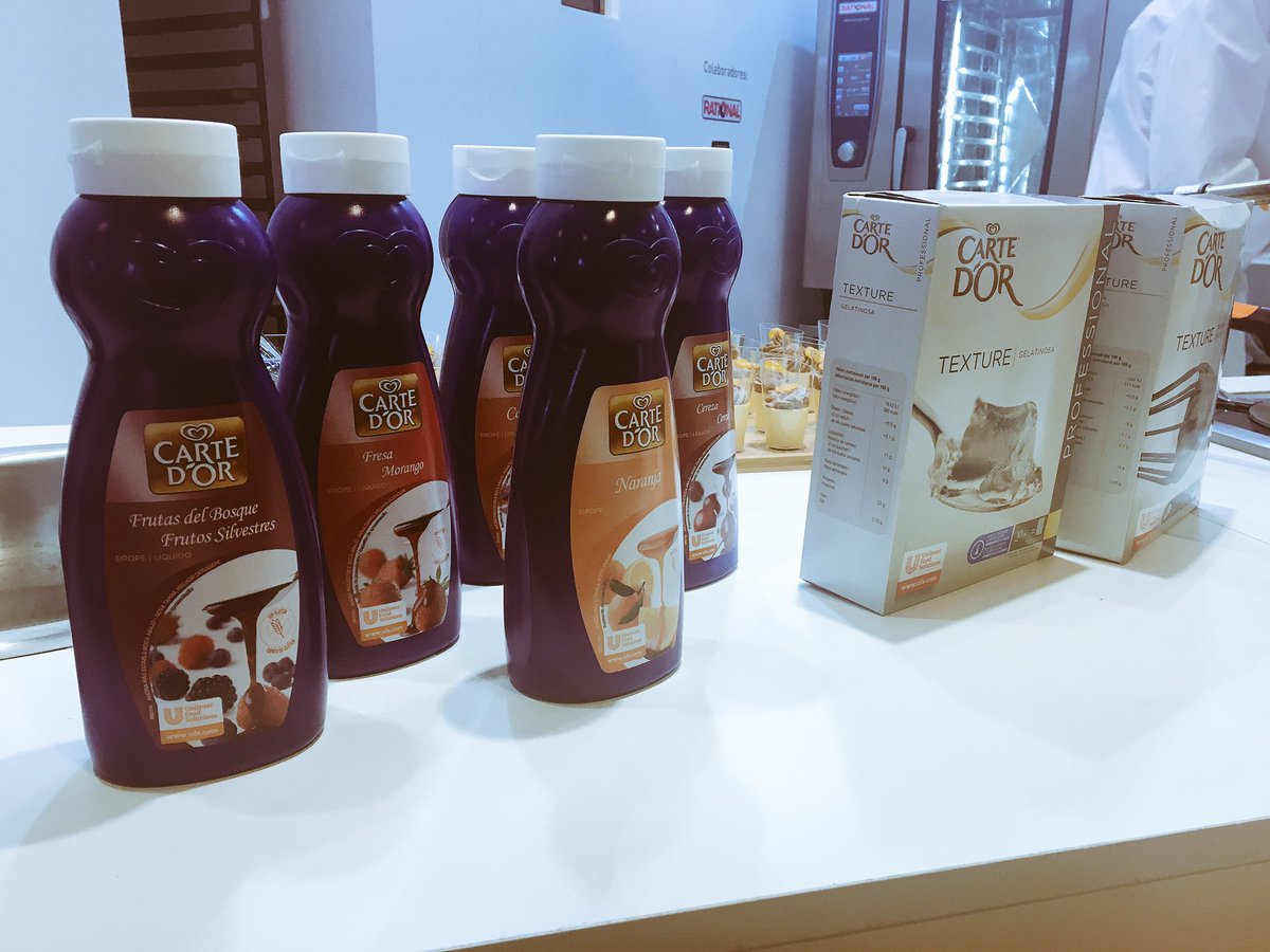 UnileverFS_es's tweet photo. Todo listo para iniciar el showcooking de postres con @FrankclaClaro. ¡Ven a verlo en nuestro stand de @expohip! #HIP2017 https://t.co/SVPdXk4BFb