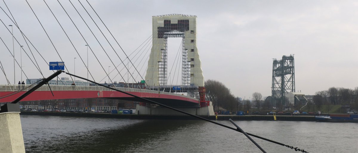 De Willemsbrug pakken ze in, en de Hef pakken ze uit 
🎁
Zie foto: