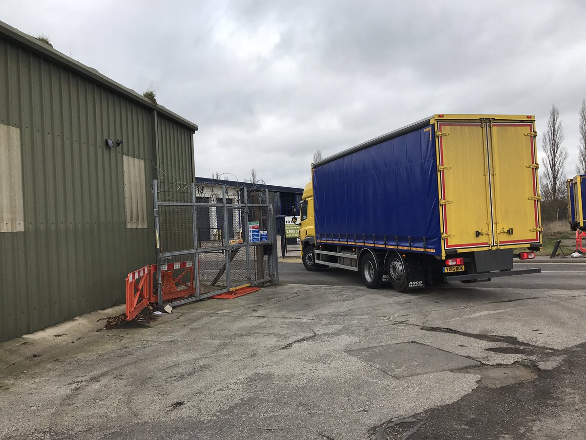 AEE_Transport's tweet photo. Delivering the goods 7 days a week #Transport #courier #AnythingToAnywhere #doncasterisgreat #sheffcityregion https://t.co/czz7HevBHf