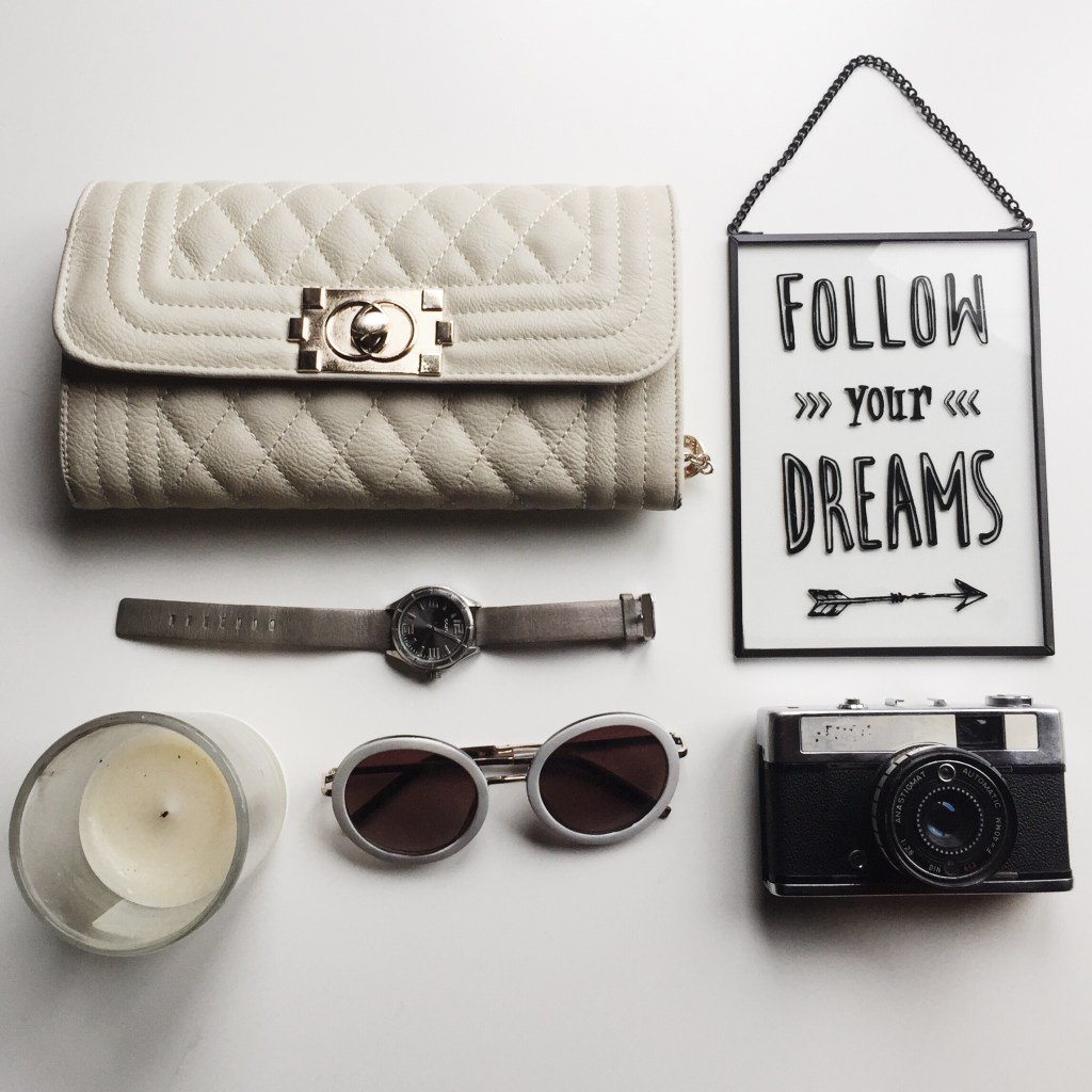 HeyrmanNena's tweet photo. How to: flatlays maken +wedstrijd https://t.co/tTutGDmigx https://t.co/zhpLa9UtDd