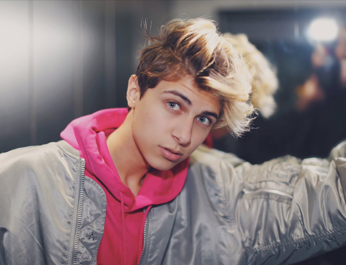lukasrieger's tweet photo. let's stay up all night and watch the sunrise together 💗⭐️ https://t.co/0cvlrwBd4C
