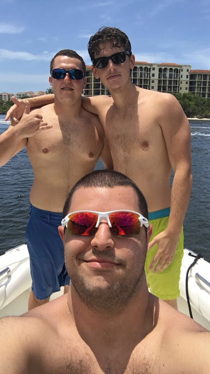 the_best_uhl_c's tweet photo. HATE FAKE FRIENDS, IM WITH MY DAY 1s TIL THE END https://t.co/KNYjWxlVaO