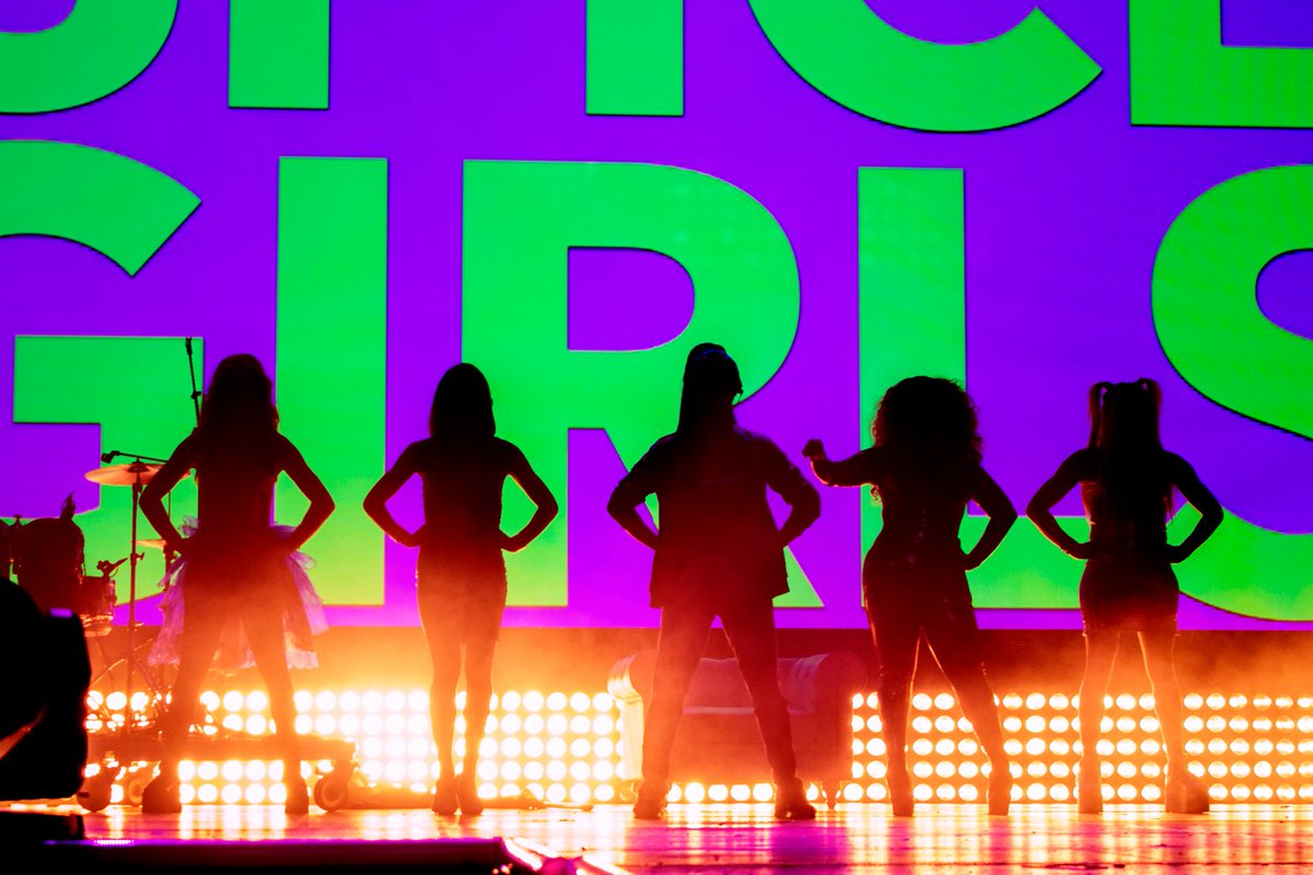 Esto ayer fue espectacular, <a href="/ERRebeENE/">Ruben Errebeene⚡️</a> y sus Spice Girls reventaron el Palacio de los deportes en el escenario de <a href="/TubeconES/">Tubecon España</a>