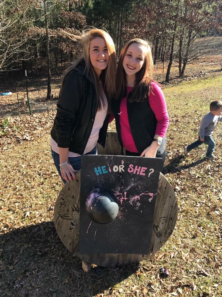 ashleerylan's tweet photo. Happy 21st birthday beautiful! I hope you have an awesome day! I wish I didnt work a double so I could see you. Love you 🎉💚 @NicoleWindsor48 https://t.co/9t1y58cdqk