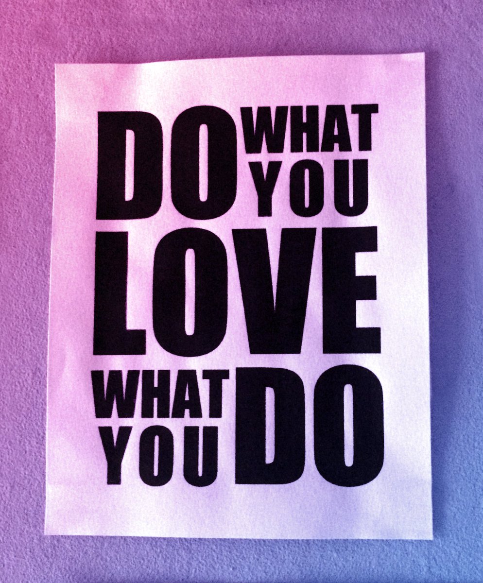 Lmodamuerejoven's tweet photo. Hacer lo que nos gusta es la mejor recompensa 😊 #lamodamuerejoven #diseño #moda #madeinspain #fashion #design https://t.co/BMxj7hsUft