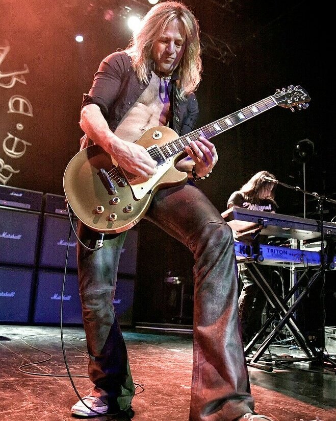 Happy birthday Doug Aldrich! The in Paraguay will always love you 