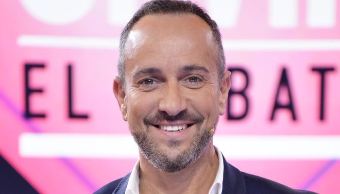 FormulaTV's tweet photo. Víctor Sandoval ('First Dates') sobre las apps para ligar: 'Como ser prostituta y no cobrar' #SanValenVIP https://t.co/gH8dfwlzj8 https://t.co/dhzy8o15Av