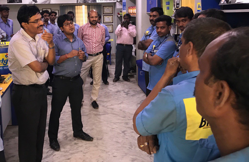 pariktwits's tweet photo. @BPCLHyderabad TM @s_dhanapal SO Rajiv Garg addressing delivery boys on safety&PDI #hindelectronics @Sureshnair_BPCL https://t.co/iZxn2prDRq