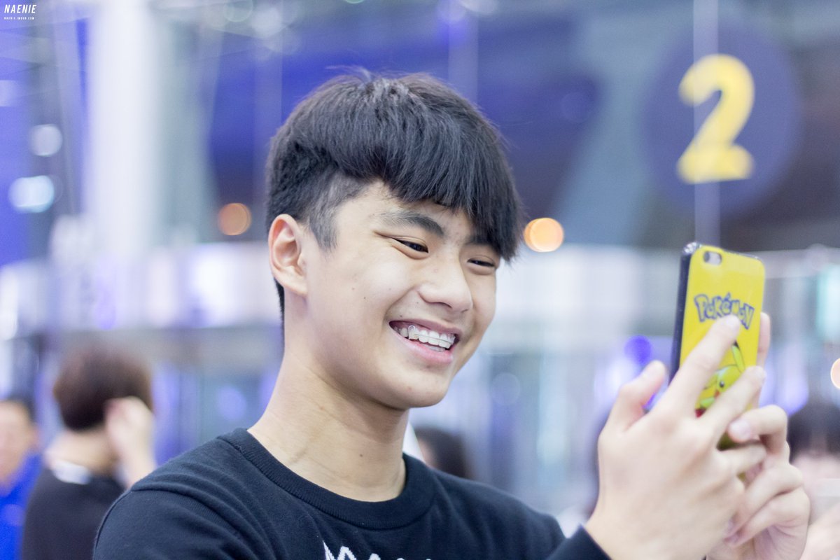 Naenie_N2's tweet photo. [HQ] 170218 @ohmpawatt At Suwannaphum Airport #ohmpawat #makeitrighttheseries https://t.co/JiNCCsSjiY