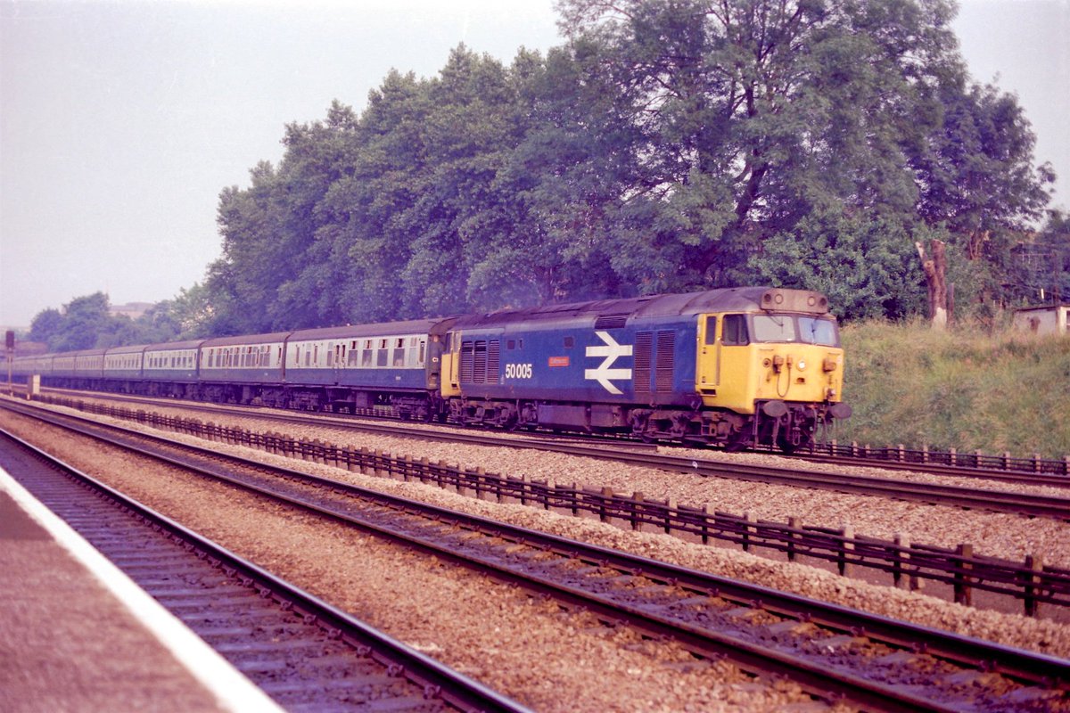 GreenHoover's tweet image. 50 005 Collingwood storms through West Ealing, July 1985 #Class50 #GWML #Hoover #Collingwood
