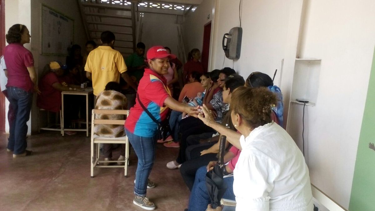 En Zaraza  Guárico. En Carnetizacion en el el Liceo Hugo Chavez  . Chavez viveeee