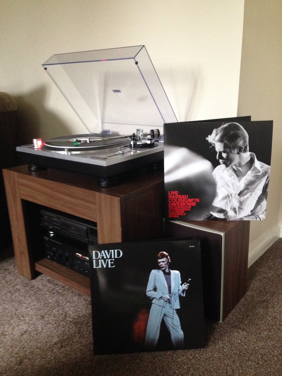 jameshutch78's tweet photo. Sunday afternoon Bowie. Thanks to @S0UNDCLASH Norwich great shop. #bowie #vinyl #independentrecordshops https://t.co/i2QDVa10uI