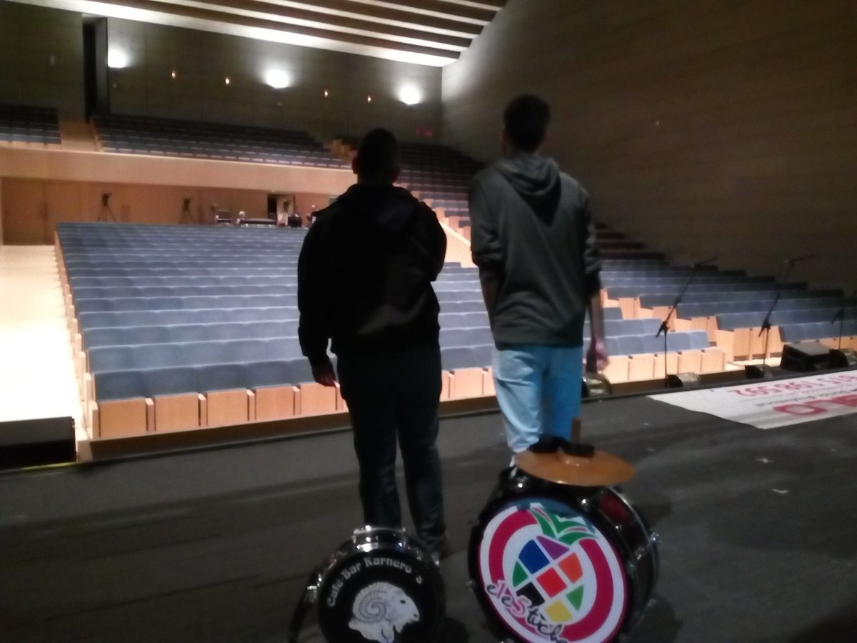 a_bomboycaja's tweet photo. Ya estamos aquí #AlLio #ElEstuche #HeroesEnSilencio #CarnavalRomano17 https://t.co/q6BeaI9A4Z