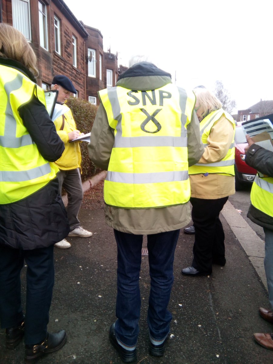 nnriaz's tweet photo. Another busy afternoon out canvassing #Craigton #TeamSNPforPollokshields @theSNP  #forGlasgow https://t.co/zzaqj1Eq1O
