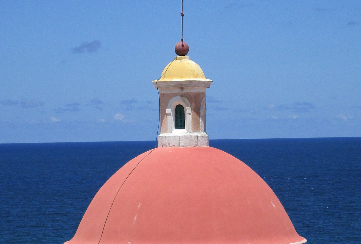 loribalch2's tweet photo. Santa Maria Magdalena De Pazzis Cemetary 

#oldsanjuan #elmorro #vacaylife #puertorico #colours https://t.co/ehYL4nBRAo