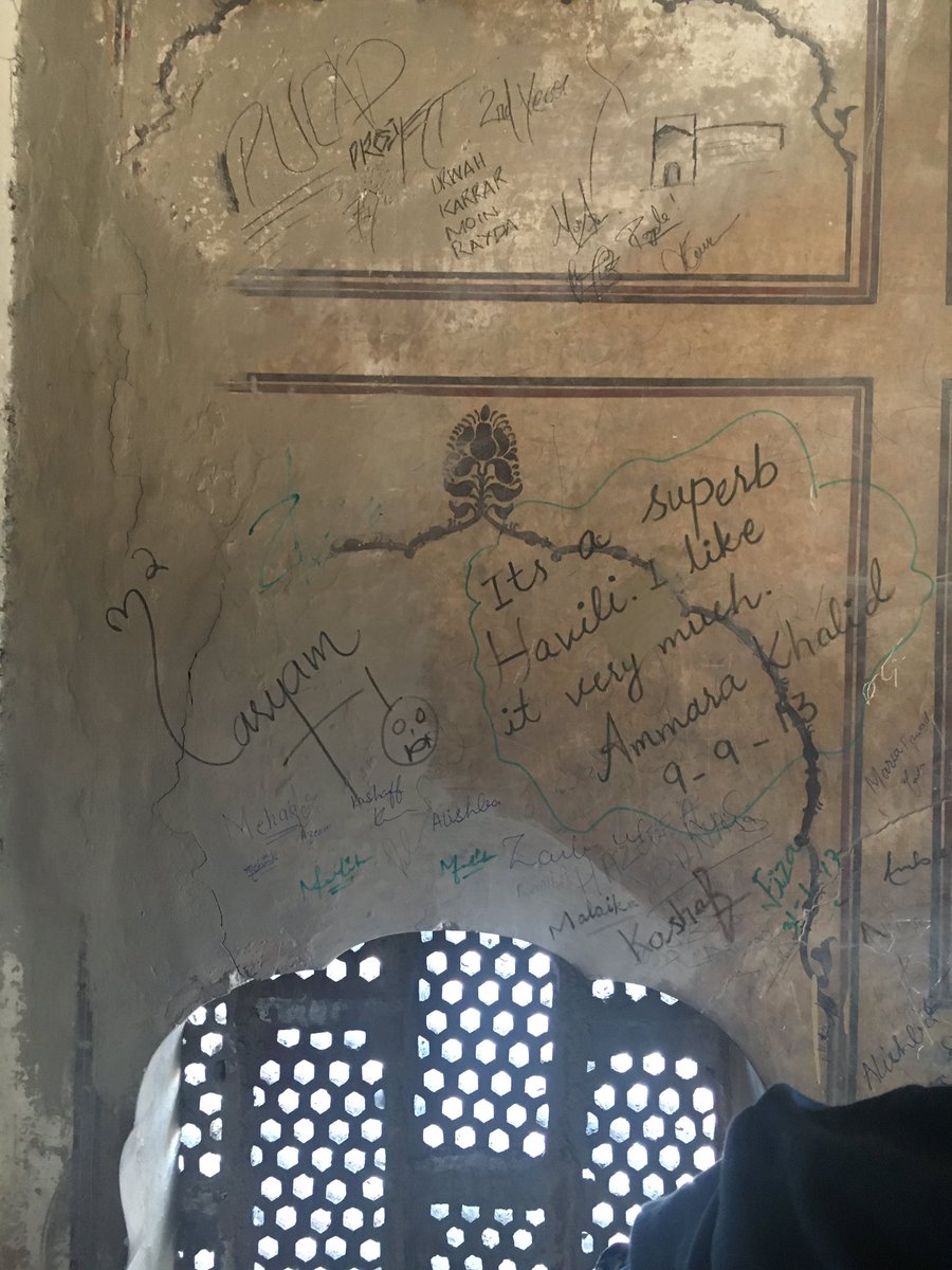 arshadtaqi's tweet photo. Haveli Gyan Singh Lahore. Heritage site defaced by "enlightened" visitors https://t.co/aEYWUsRGM0