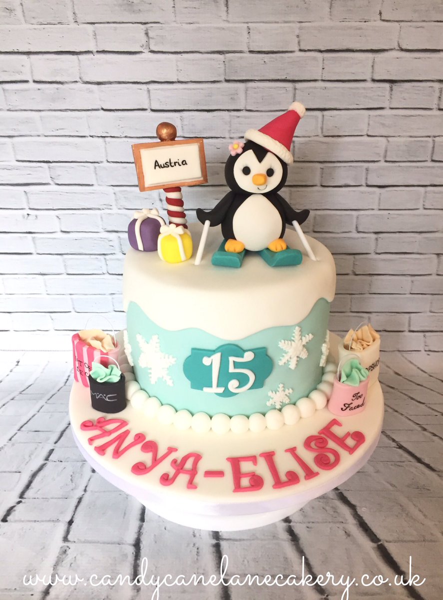 Petalblisscakes's tweet photo. This week's cakes... #dahlia #JoJoBows #Penguin #cclcakery #barnsley #barnsleycakes https://t.co/mTa4jfjeCh