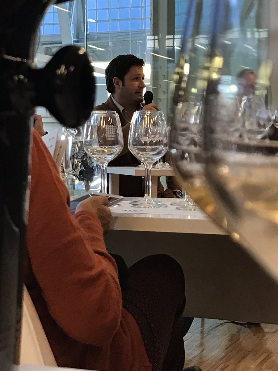 be_Foodish's tweet photo. Sebastiano di @MarcoDeBartoli parla della lotta dei produttori contro l'industrializzazione delle terre di Marsala #LiveWine #milan https://t.co/29WKBALdcm