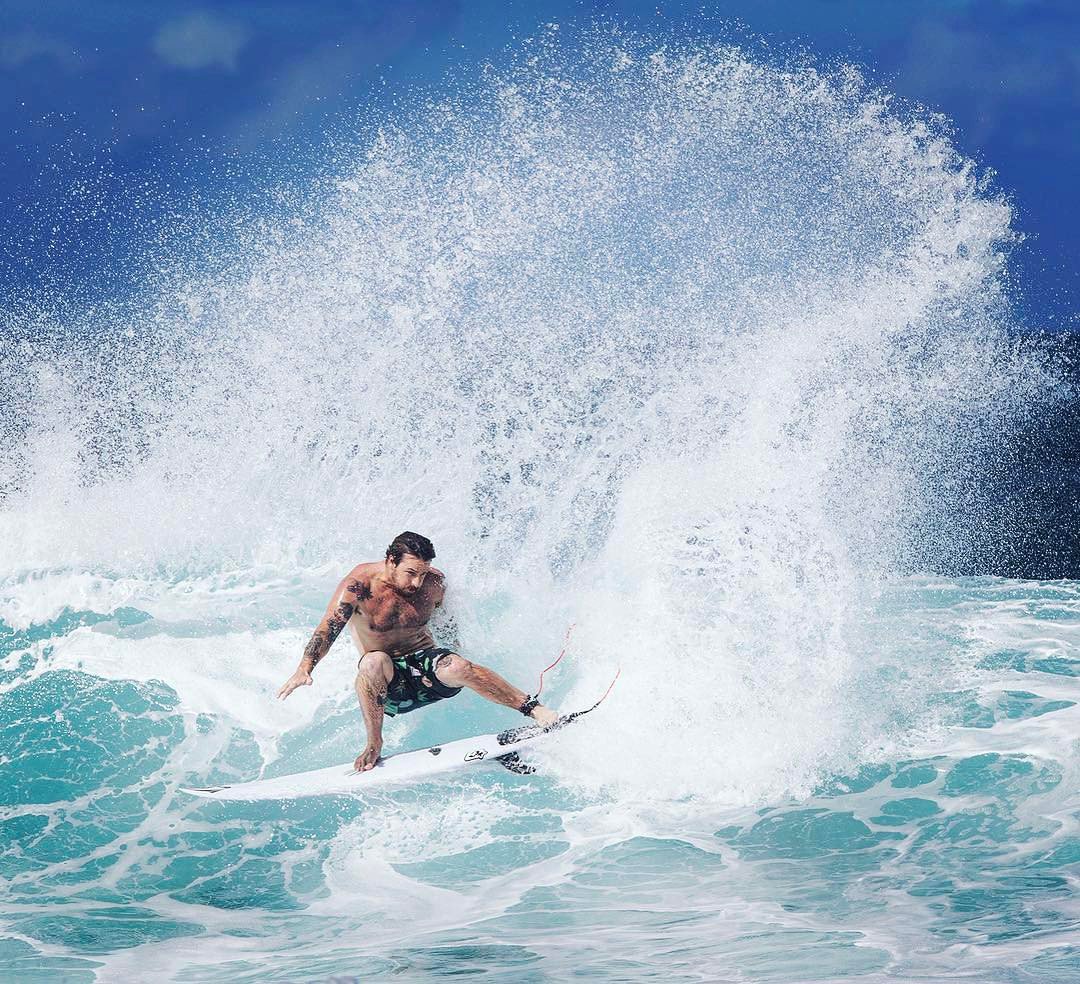 Soul_Surfer66's tweet photo. #surfer @mitchcoleborn00  emergency braking in #hawaii #welcomeToWater 📷 @brianbielmann #TrueToThis @Volcom #surf #surfing #surflife #coasta https://t.co/7KCGr8SamA