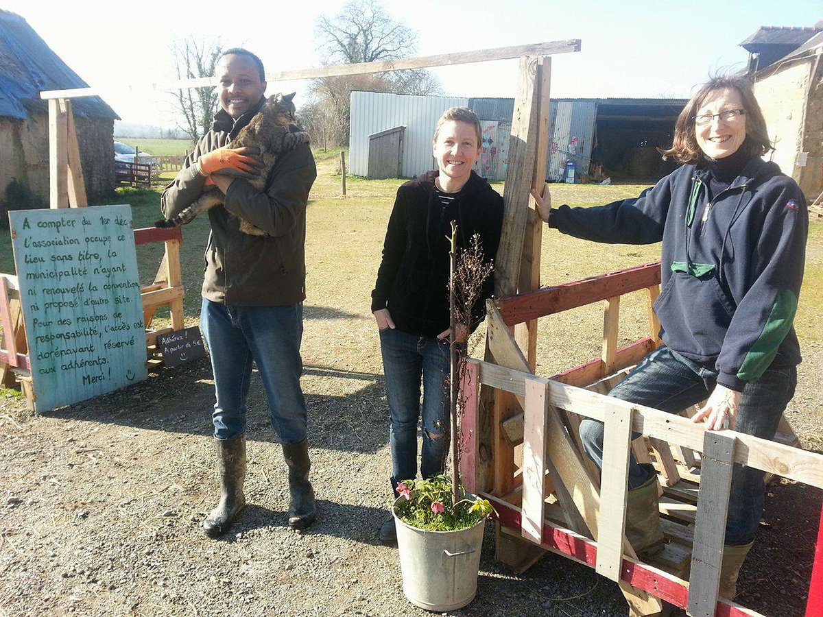 iciarmorique's tweet photo. A Thorigné-Fouillard la ferme se rebelle. #Expulsion #IlleetVilaine
https://t.co/33PAR1dYx8 https://t.co/mLf5pxMQj9