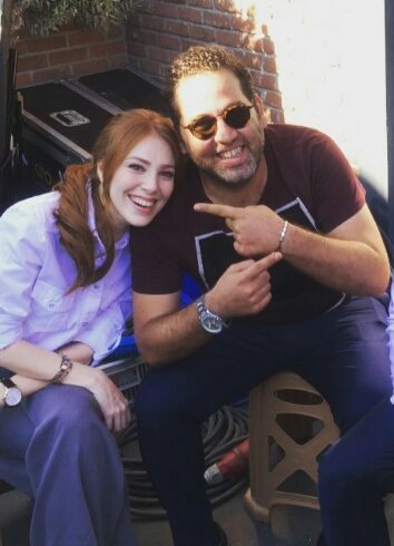 may70000's tweet photo. #ElçinSangu @elcnsng 
إلتشين مع مخرجين المسلسل 😍 الأول كله حنية و طيبه 😢 😍 💗 و الثاني معجب فيها 😂 😍 و الثالث شينول صديق رائع لها 😢 😍 😭 https://t.co/D2lYlSIQIR
