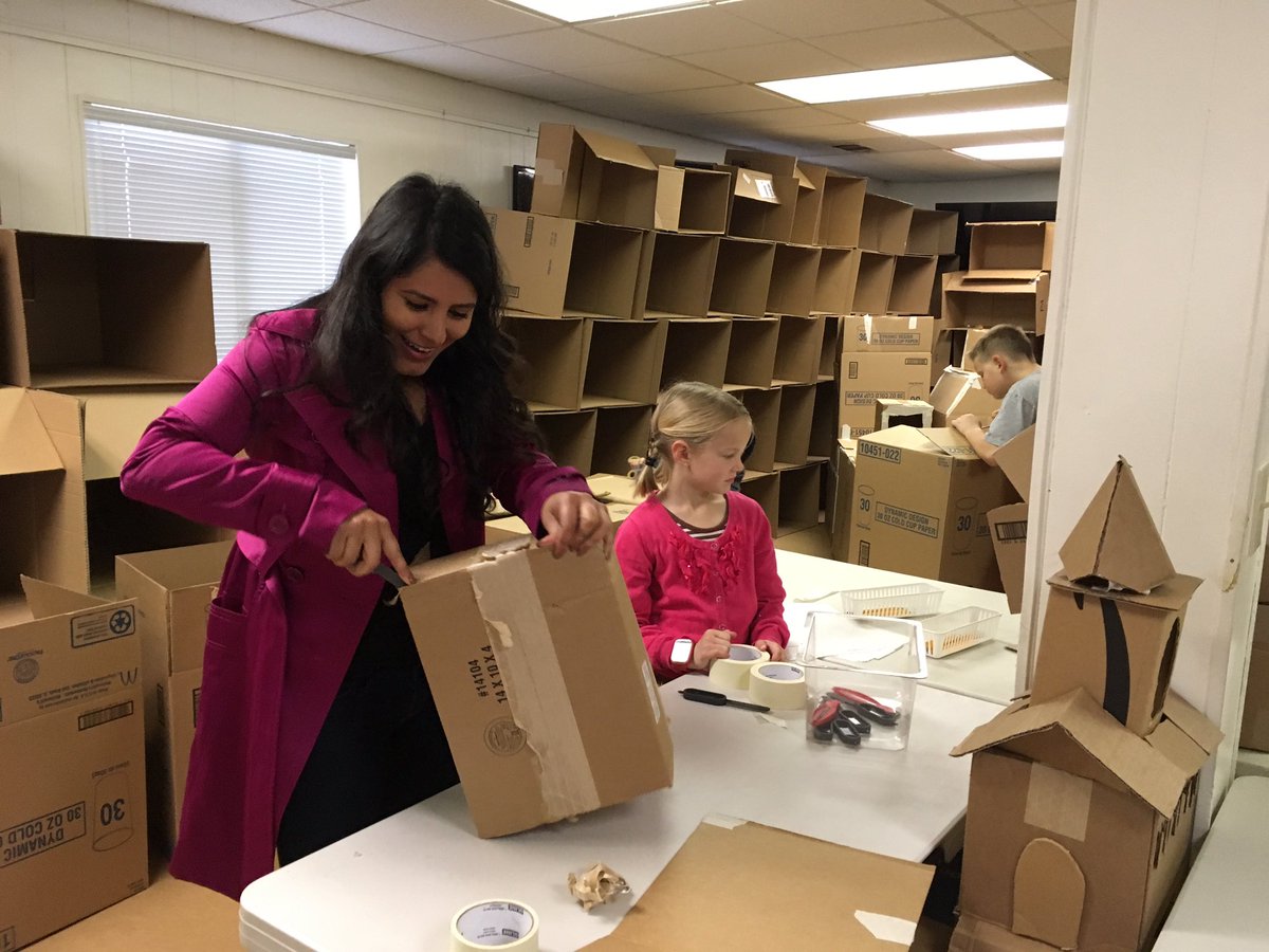 SMUD_MOSAC's tweet photo. She's already having fun at #powerhousesciencecenter's #engineering wkend #cardboard city! See what @WendyAguilarTV creates on @GoodDaySac! https://t.co/1v3J1f50Z3