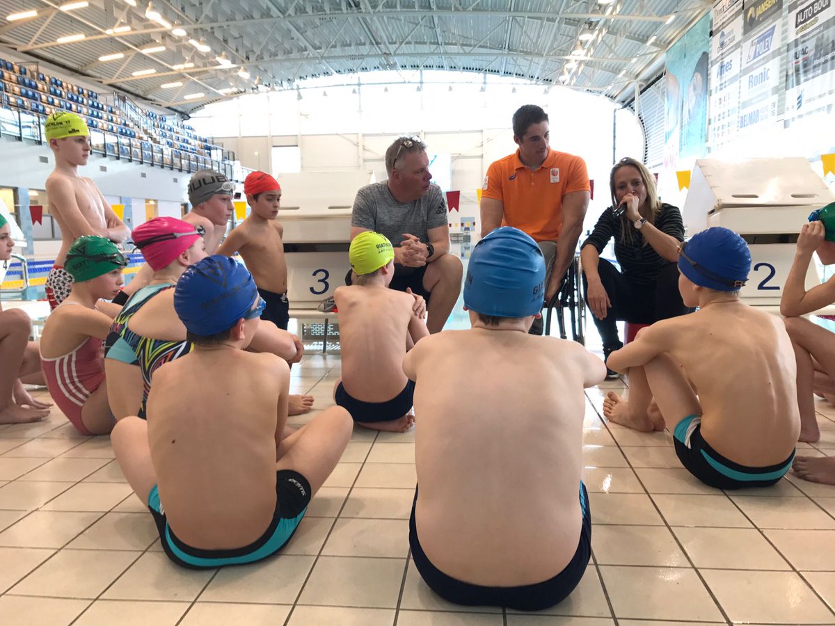 Giathlon's tweet photo. @floortjedessing en @JetzePlat spreken de deelnemers toe tijdens de @Giathlon in de @SportboulevardD https://t.co/Z9vi0Sq7xi