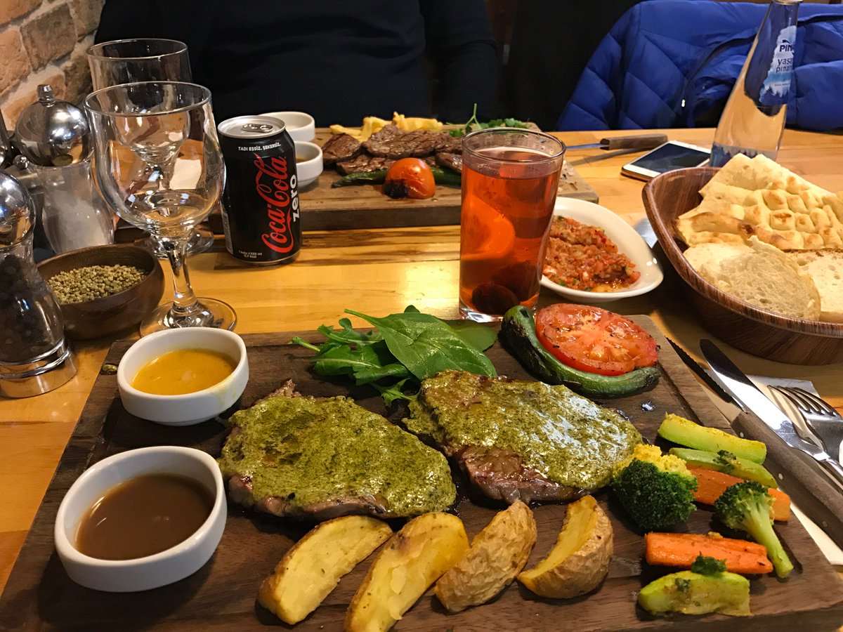 edeb_ebed's tweet photo. Hava güzel olmasaymış 🙃 (@ Akın Usta Steakhouse in Bahçelievler, İstanbul) https://t.co/jUhFassOor https://t.co/PdUse7DjKM