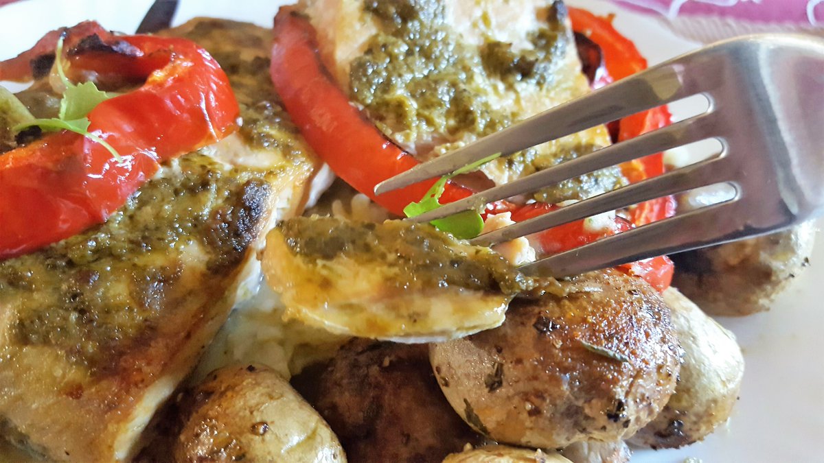 amnasdelectable's tweet photo. Homemade@Oven baked Pesto Salmon with Grilled Red Peppers, Pepper Mushrooms &amp; Garlic Mash #healthy #vitaminDboost #amnasdelectable https://t.co/ILnZQCl92K