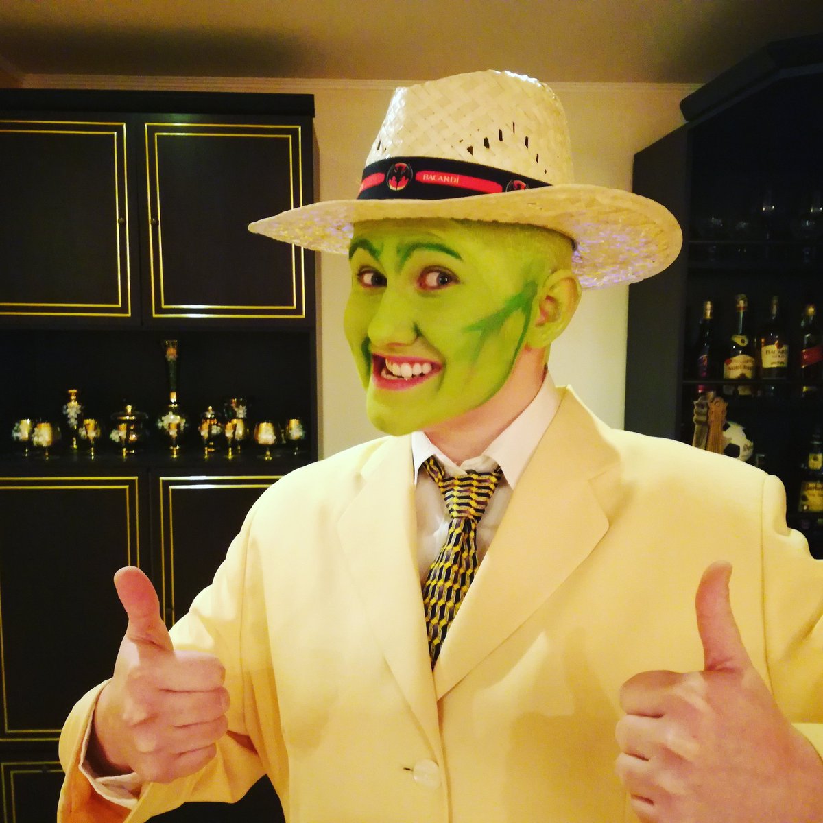 NikLos92's tweet photo. #themask #jimcarrey #stanleyipkiss #mascaradeball #livelife #lovelife https://t.co/iJCqcfsESd